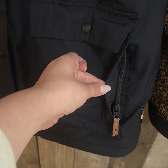 DC Cruiser Black & Leopard Print Snow Jacket Size XL - Picture 3 of 16